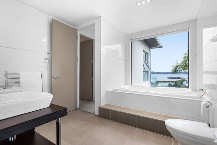 17 Courtneys West Harbour_13