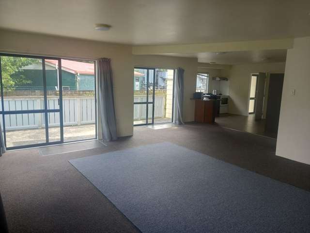 Few Minutes Walk to Porirua Station