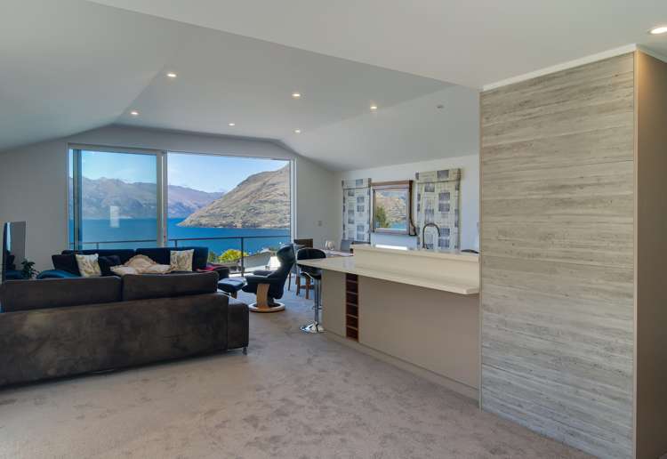 28 Wynyard Crescent Fernhill/Sunshine Bay_10