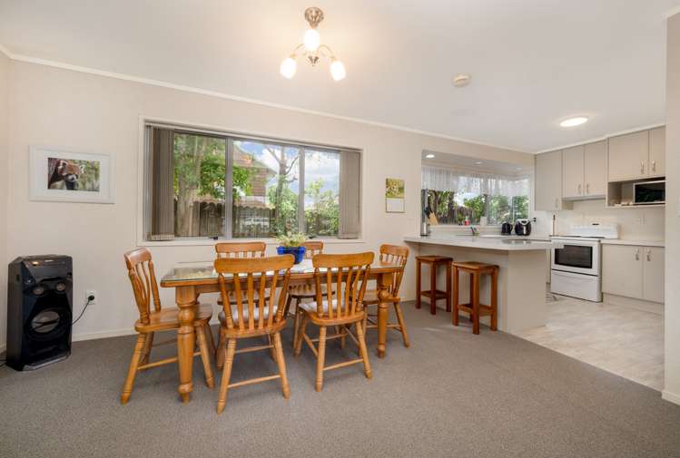 30 Pinewood Grove Botany Downs_7