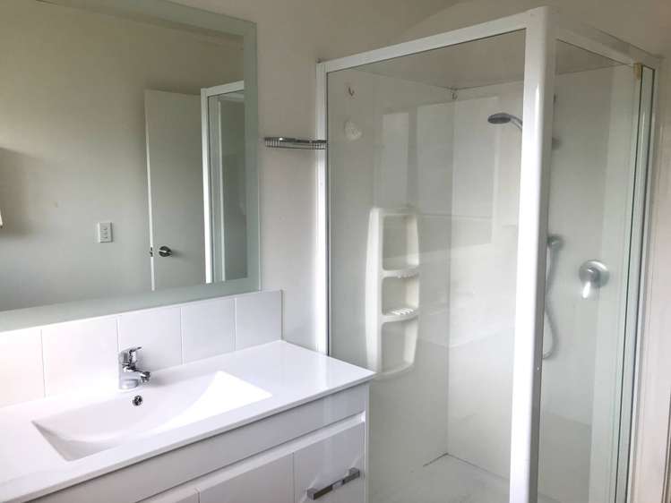 3b Mungavin Avenue Porirua East_2