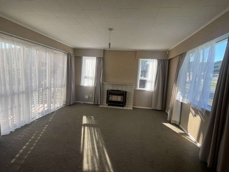 1 Momona Street Wainuiomata Lower Hutt City Houses for Rent One