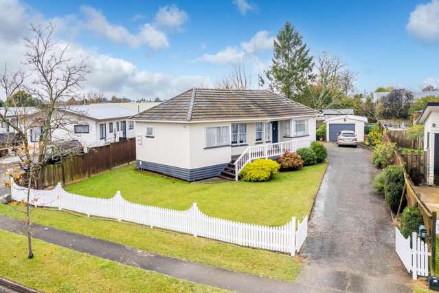 Bargain in Dinsdale -$599,000.