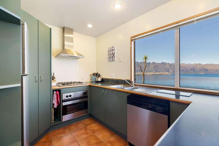 14a Von Place Fernhill/Sunshine Bay_2