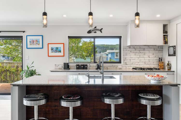 102 Mark Street Whangamatā_11