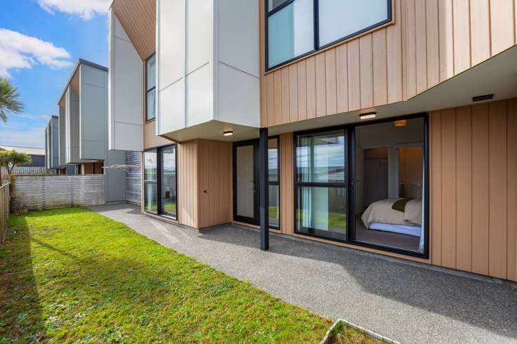 30 Red Beech Avenue Woodridge_21
