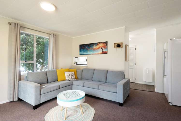 1/19 Yarrow Place Papakowhai_4