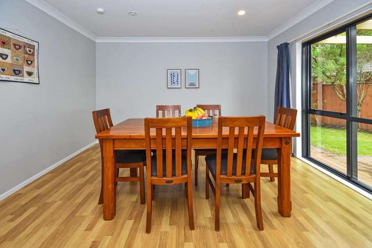 8 Aberdeen Crescent Wattle Downs_19