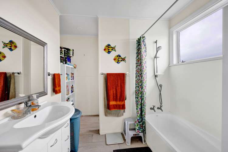 15 Auroa Road Otakeho_17