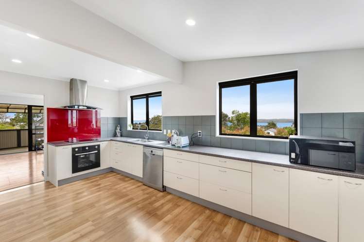 21 Beach Road Mellons Bay_12
