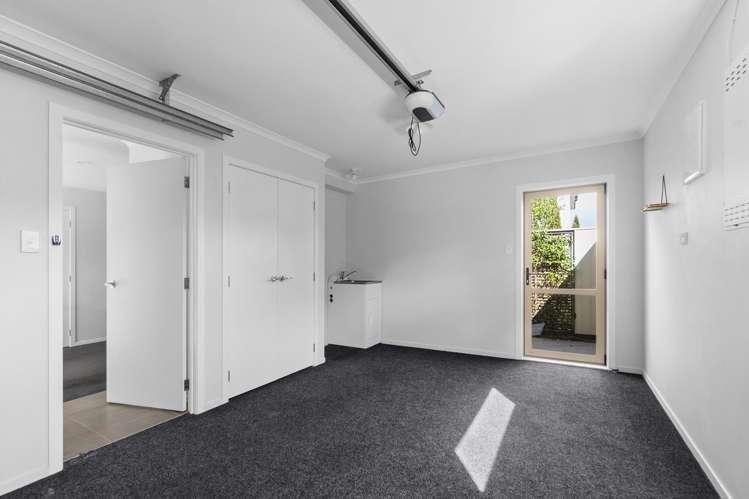 2/52 Cook Street Hamilton East_13