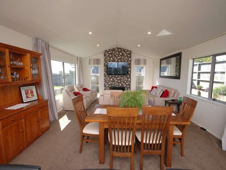 27 Magnolia Rise Waipahihi_8