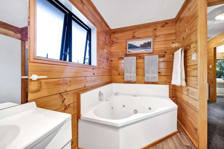 69 Egmont Street Hawera_18