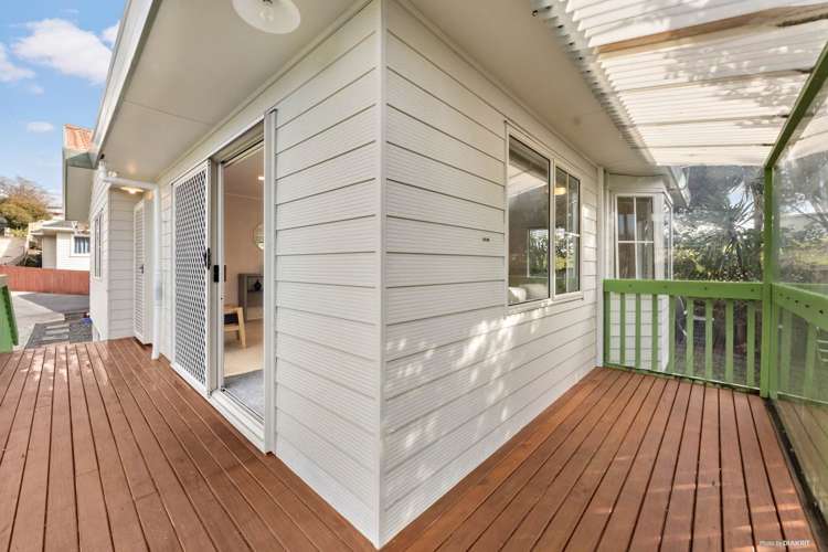 15 Riverview Road New Lynn_12