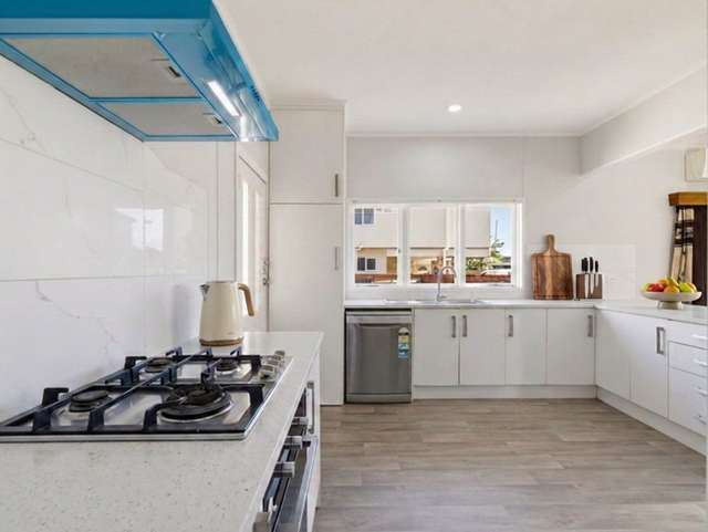 13 Great south road Papatoetoe_3