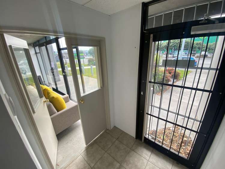 2/1008 Ferry Road Ferrymead_15
