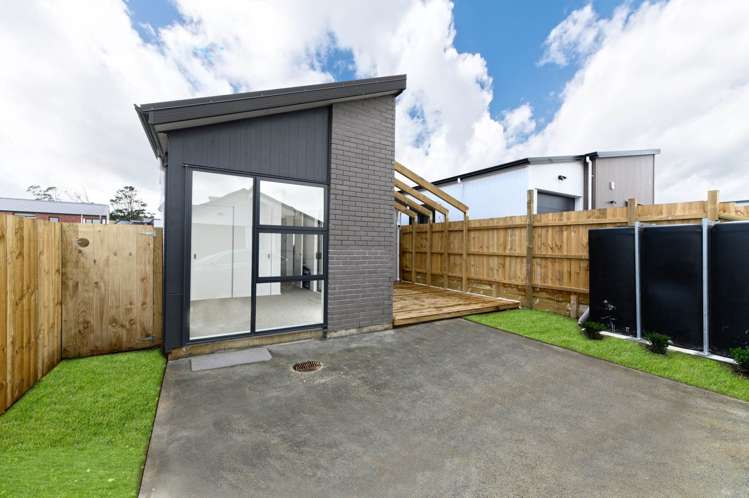 14 Taiororua Avenue Massey_17