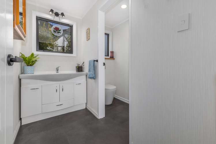 10 Kinloch Place Papakowhai_18
