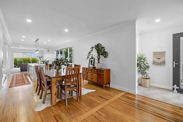 A BEAUTIFUL HOME - AN ENVIABLE LIFESTYLE