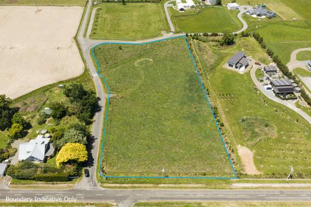 Enchanting Lifestyle Section - Convenient Rural Location