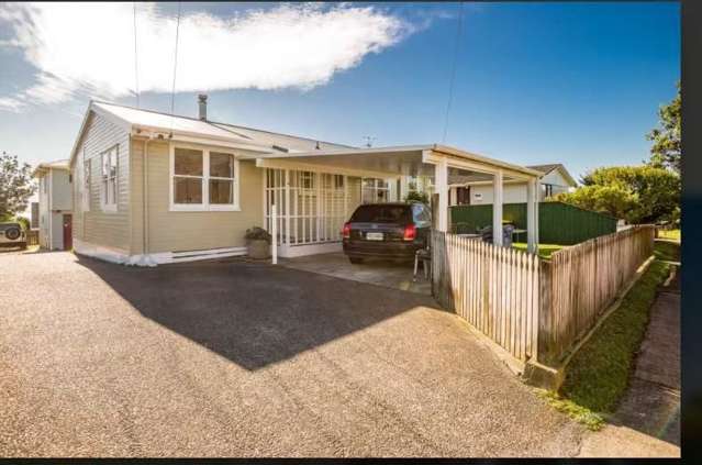 3 Bedroom house with ocean view