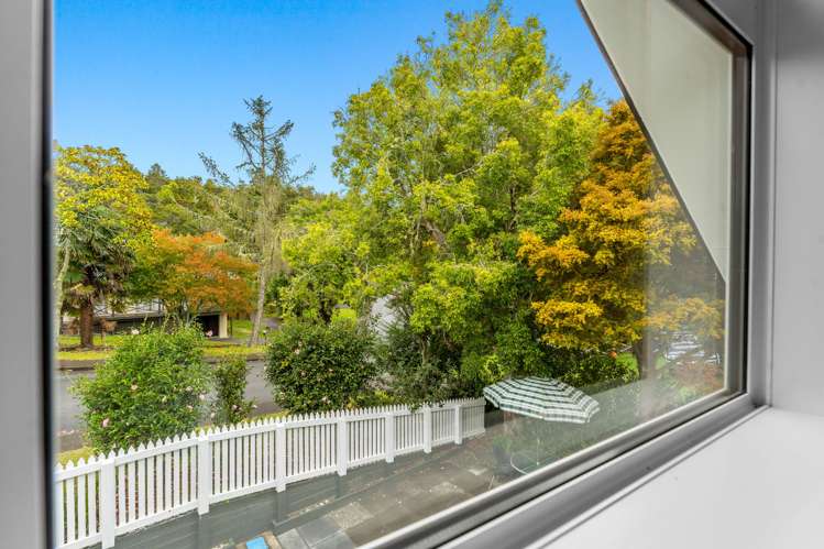 2/1 Trelawny Place Hillcrest_20