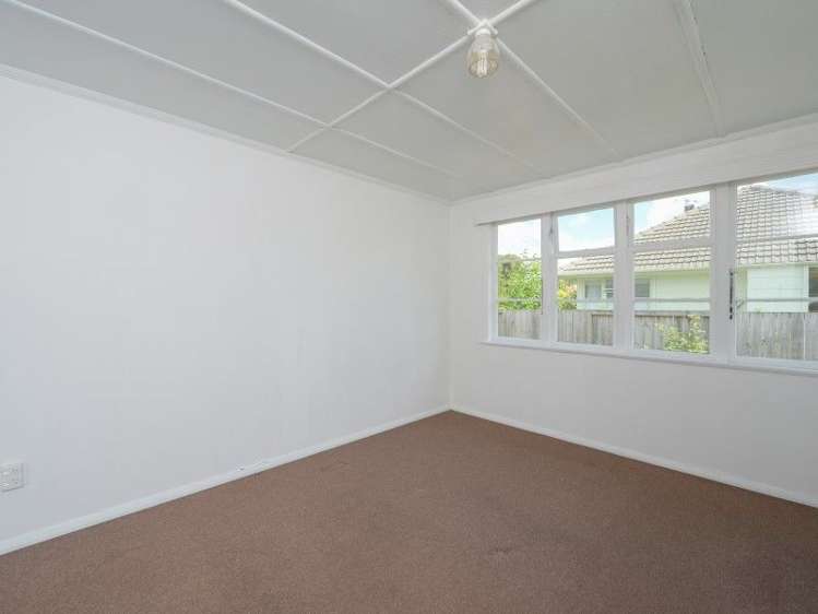 1 Pinfold Avenue Hamilton East_9