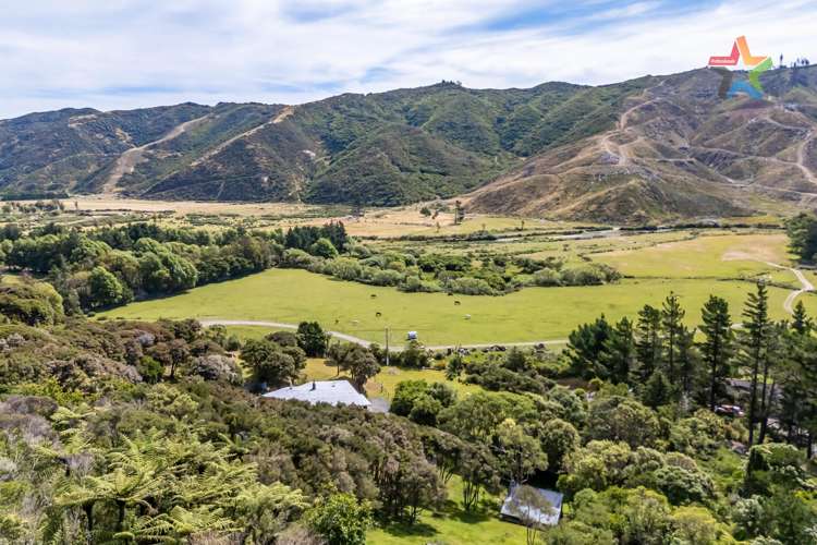 1119 Coast Road Wainuiomata_24