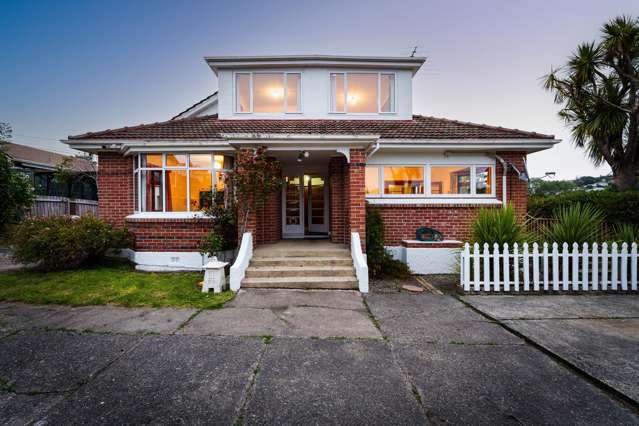 Entry in Maori Hill - Family sized with Park Views