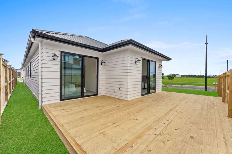 4 Korowhiti Road Clarks Beach_24