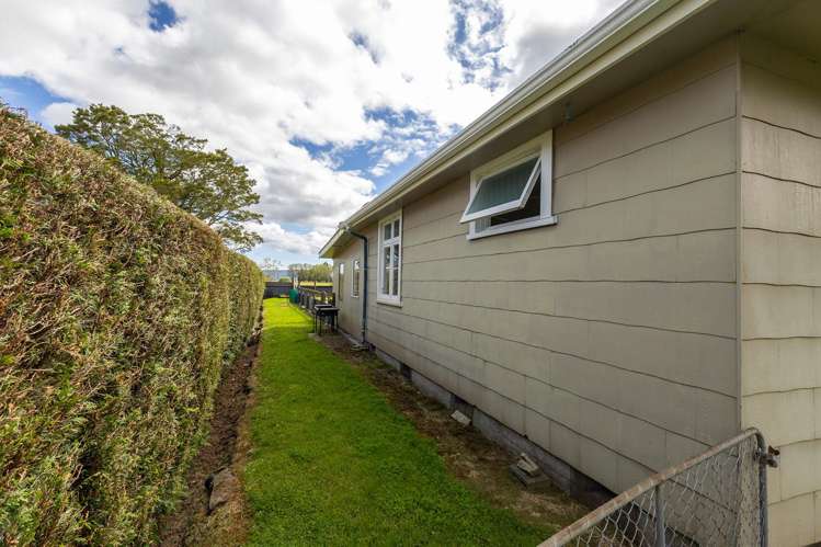 76 Main Road Harihari_10