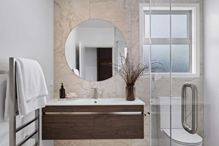 1/11 West Place Greenmeadows_13