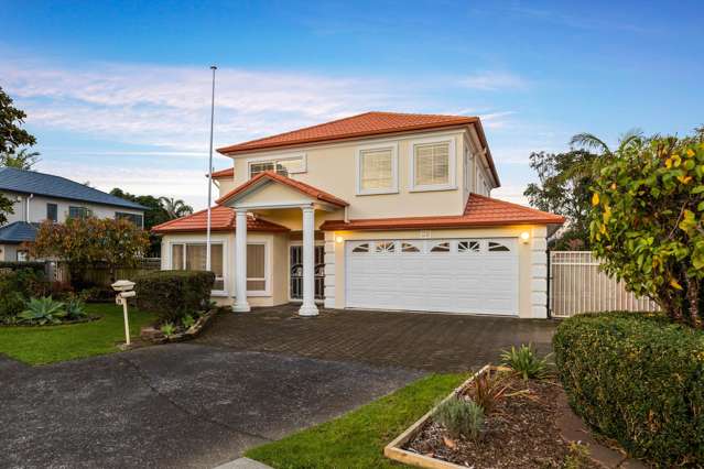 FREESTANDING, LARGE, EXECUTIVE HOUSE