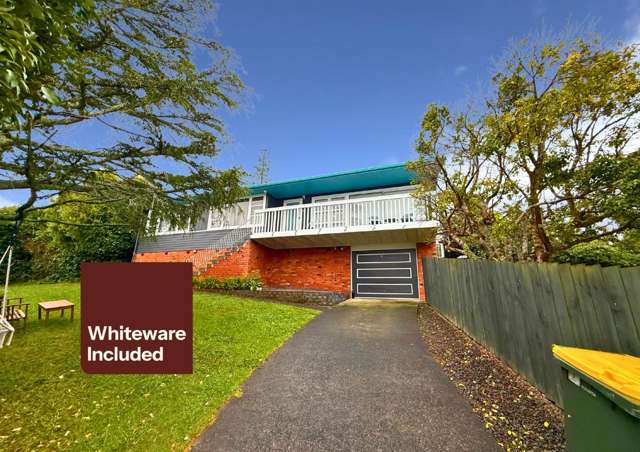 Sky Tower Views & Westgate Convenience – 3-Bedroom Massey Gem