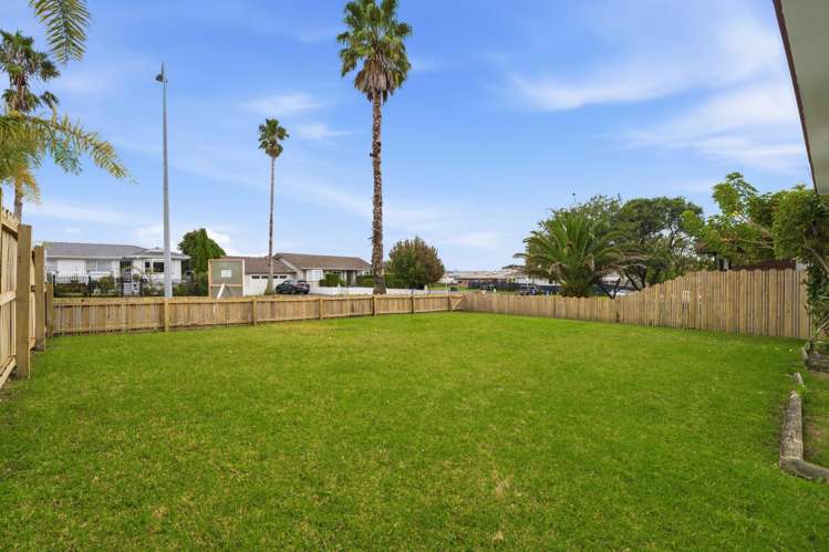 2/68 Meadowood Drive Unsworth Heights_16