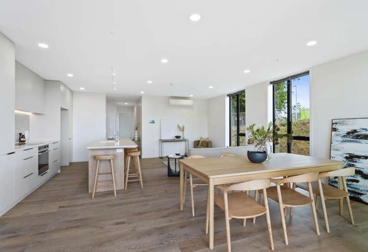 108/2 Grahame Breed Drive Three Kings_11