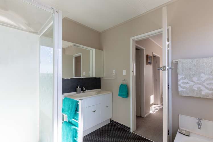 14 Cornwall Place Stoke_16