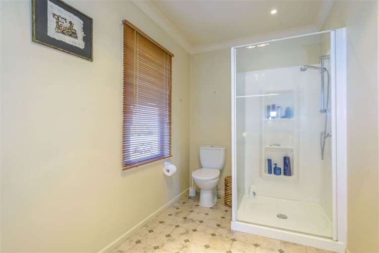 55 Travis Country Drive Burwood_20