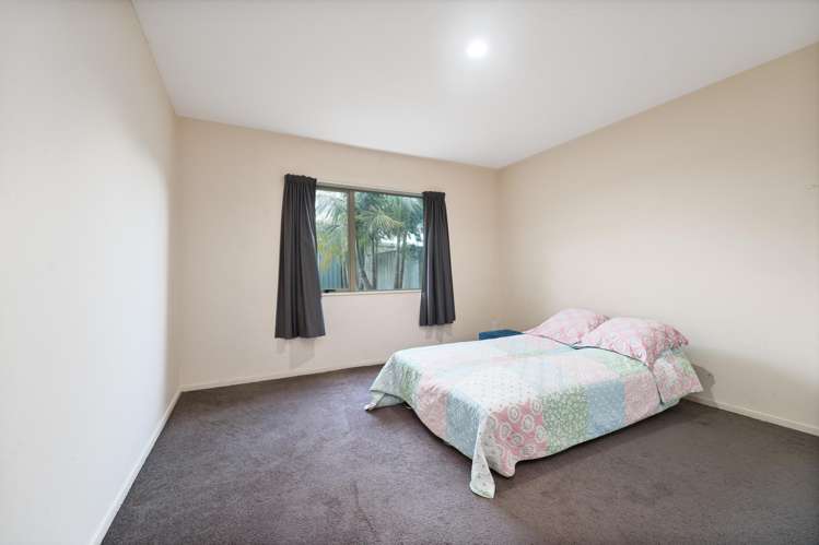 16B Charlenne Close Ranui_14