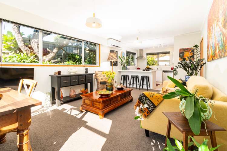 5/27 Beach Road Paekakariki_9