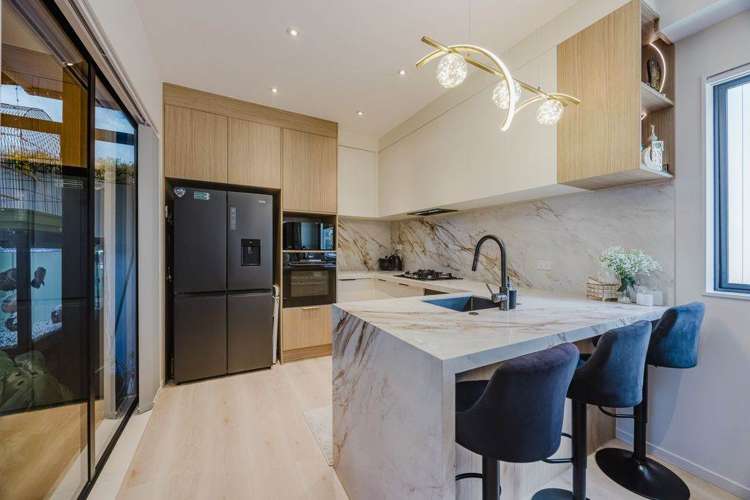 2/4 Bingara Place_3