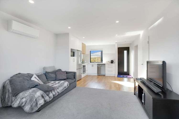 2/9 Marcroft Street Woolston_8