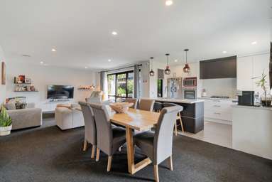 25 Captain Mitchell Drive_4