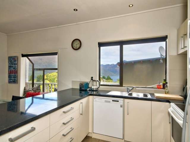 37a Greenstone Place Fernhill/Sunshine Bay_2