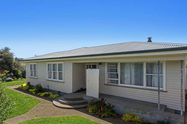 Solid 1950s Weatherboard Home