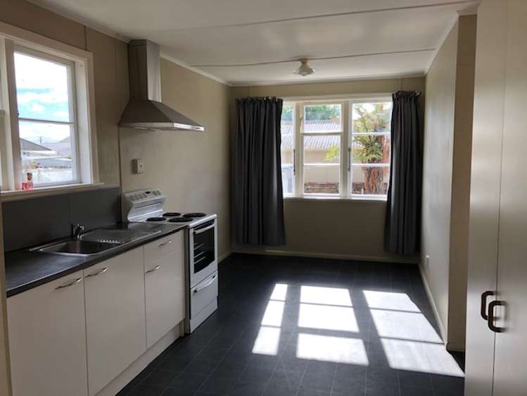 577 Queen Street 10516_5