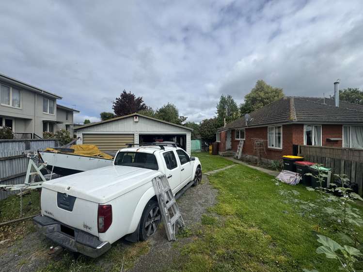 127 Gayhurst Road Dallington_2