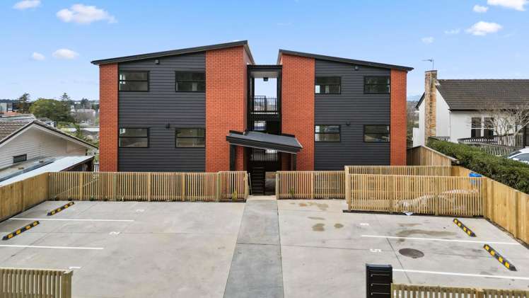 3/12 Ruakiwi Road Hamilton Lake_1