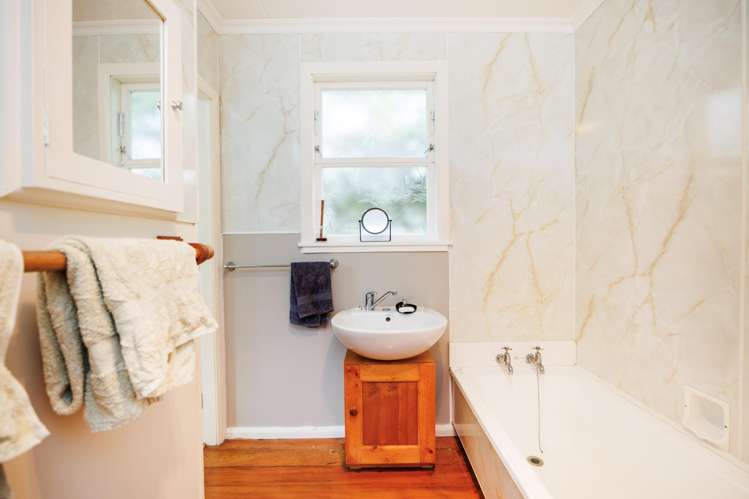 28 Henare Street West End_21