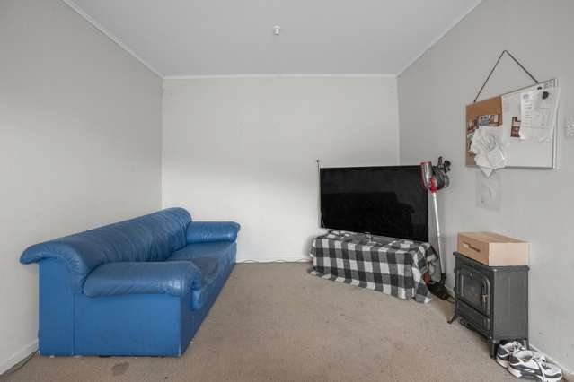 1/6 Main Road Wainuiomata_4